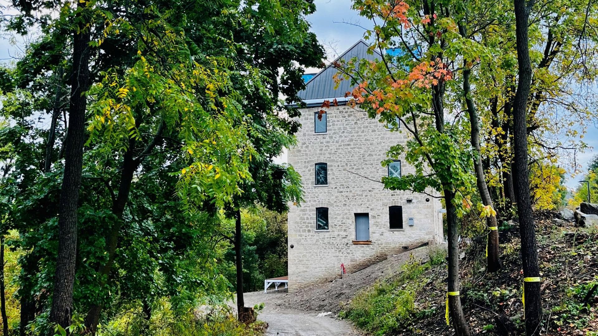 Erin Library - Photo 2